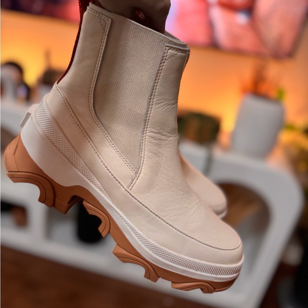 Sorel brex Chelsea waterproof leather ankle boots.